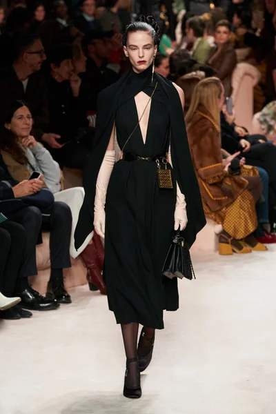 Look 19